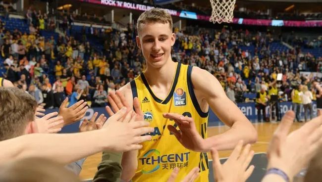 出球就显得 出球就显得