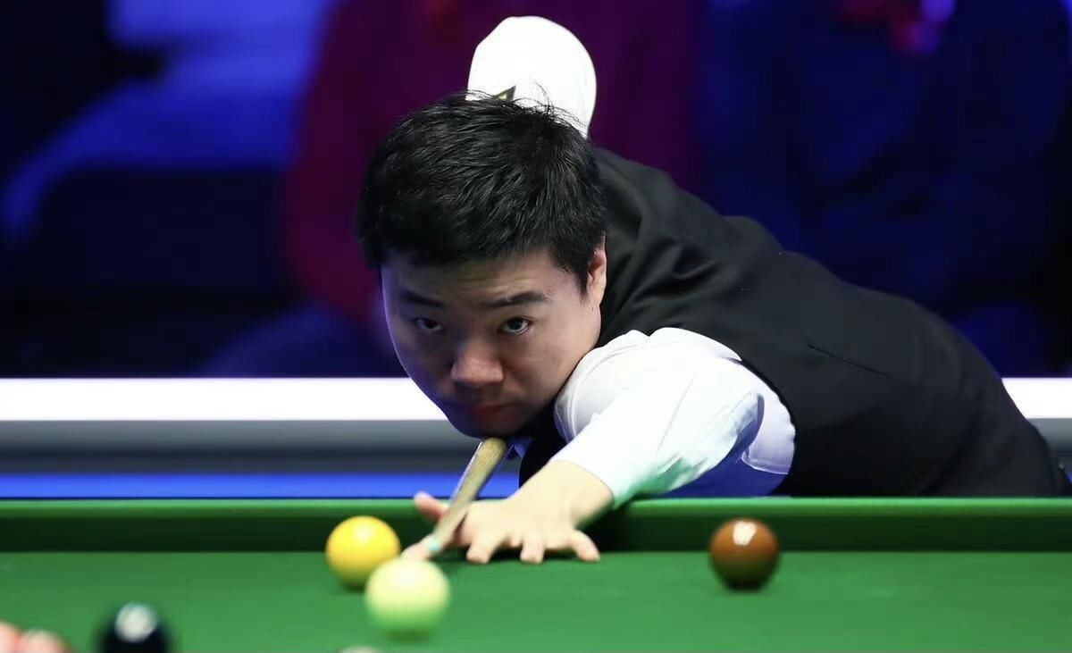 球中扮演着 球中扮演着