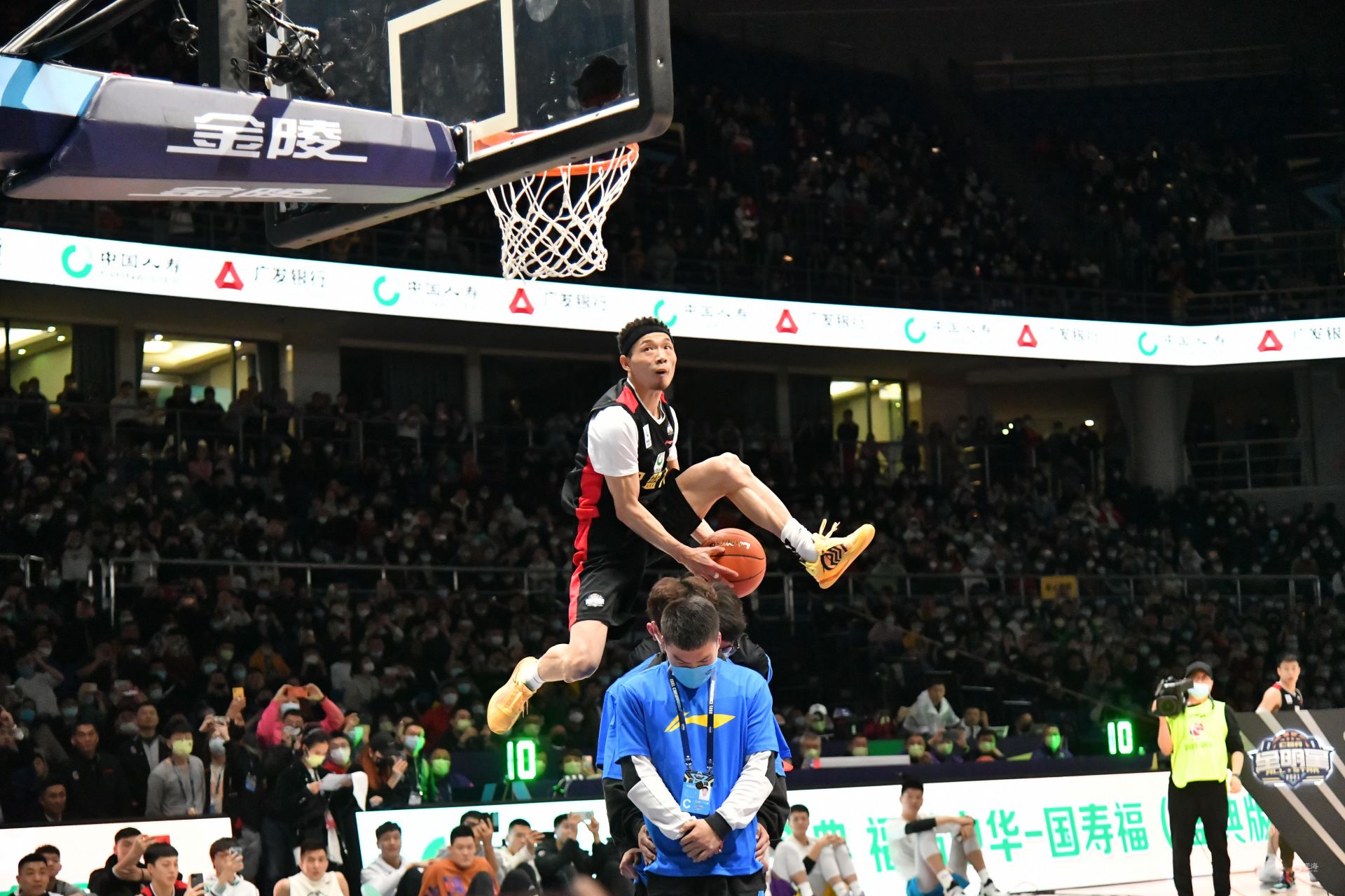 然高于雷霆 然高于雷霆